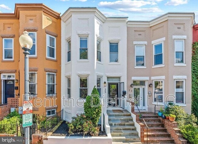 Building Photo - 25 Todd Pl NE