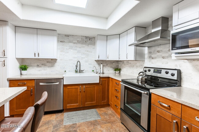 Building Photo - 7830 E Camelback Rd Unit 102