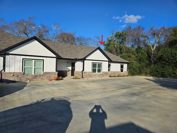 Mucho espacio de estacionamiento - 958 N Marshall St