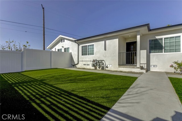 Photo - 13327 Strathern St