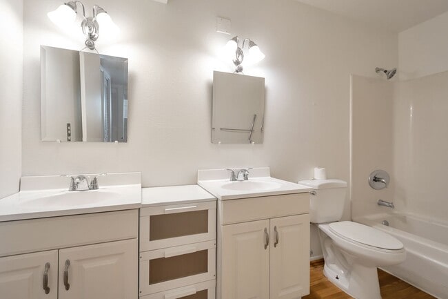 Photo - 6 Bed/4.5 Bath Home Close to ASU