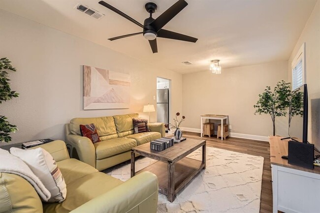 Photo - 6108 Calmar Cove
