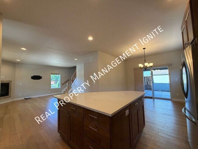 Photo - 2713 NE Black Oak Pl