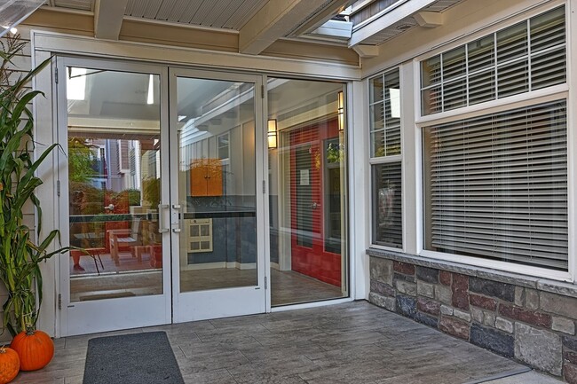 Photo - Mukilteo Golf Course View Condo – Modern C...