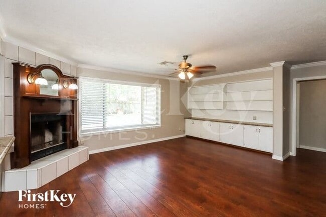 Photo - 307 Coronation Dr