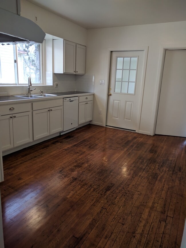 Photo - 1238 Wealthy St SE