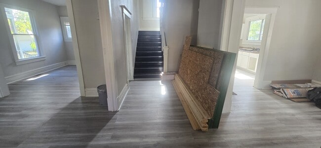 Photo - 915 W Main St