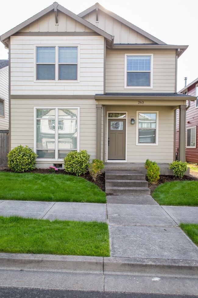 Photo - 263 NE 66th Ave