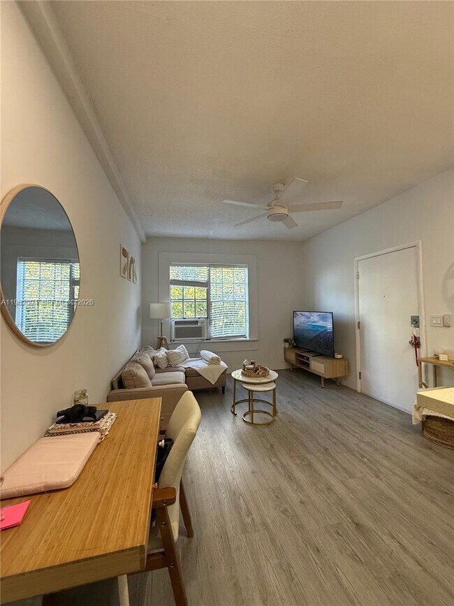 Photo - 842 Meridian Ave Unit 3H