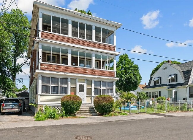 Building Photo - 19 Redfern St Unit 1 Rental