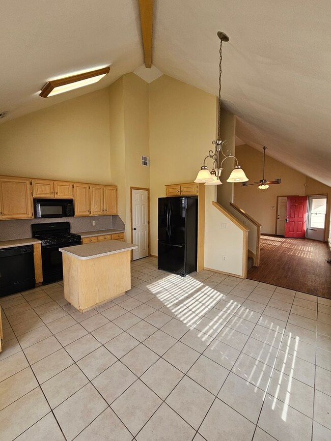 Photo - (4)Bed/(3)Bath in Moore w/ Shelter! Available NOW! Over 1700sqft!