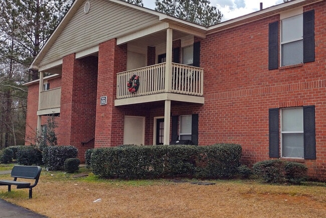Rock Pointe Exterior - Rock Pointe Apartments