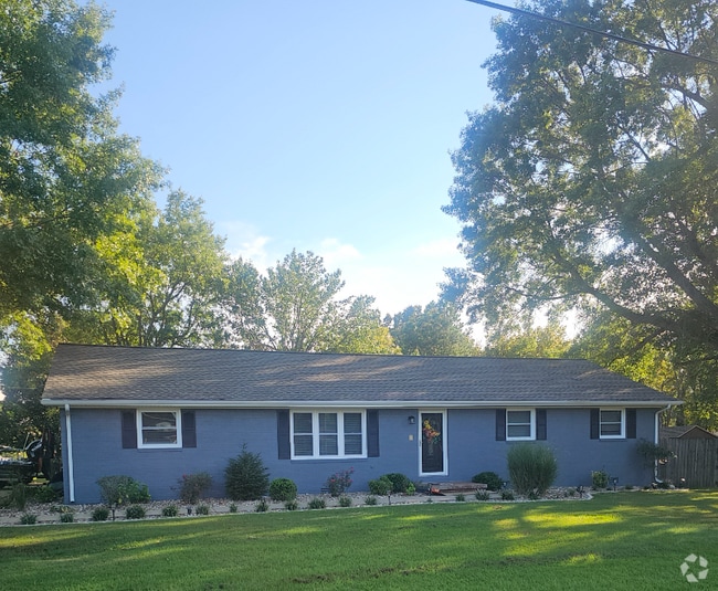Building Photo - 6785 Greenfield Dr Rental