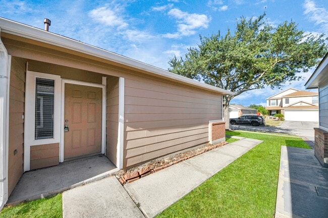 Photo - 826 Bandon Ln