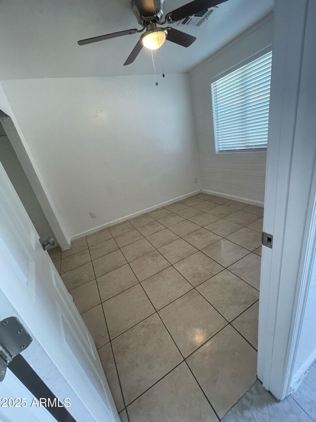 Building Photo - 3232 W Jackson St Unit 4 Rental