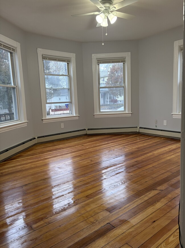 Sala de estar - 406 Pawtucket Ave Unidad 1st Floor Front