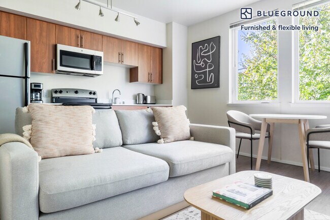 Building Photo - 4302 7th Ave NE Rental