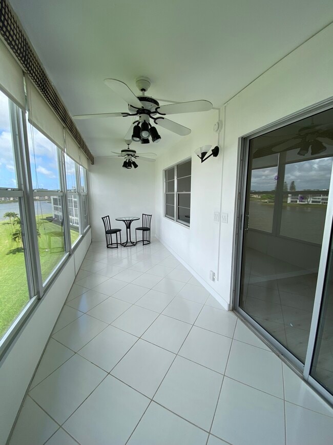 Photo - 4048 Exeter C Unit 4048