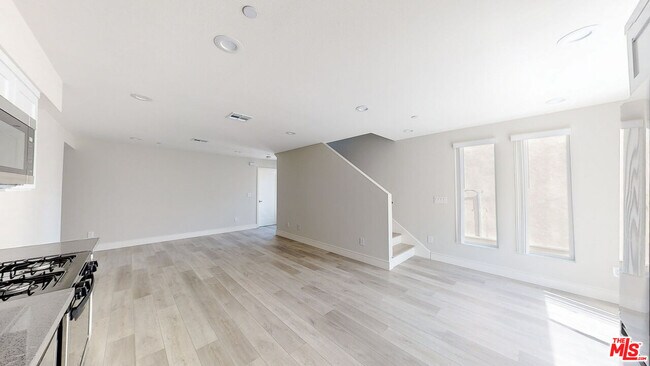 Photo - 951 Mariposa Ave Unit 3/4