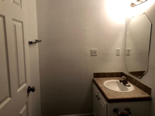 Photo - Room For Rent Unit 146 Varsity Rm A