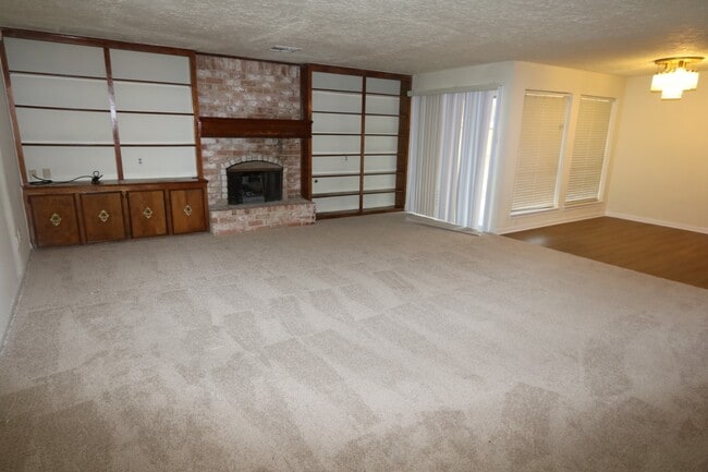 Photo - 2319 Quail Valley E Dr