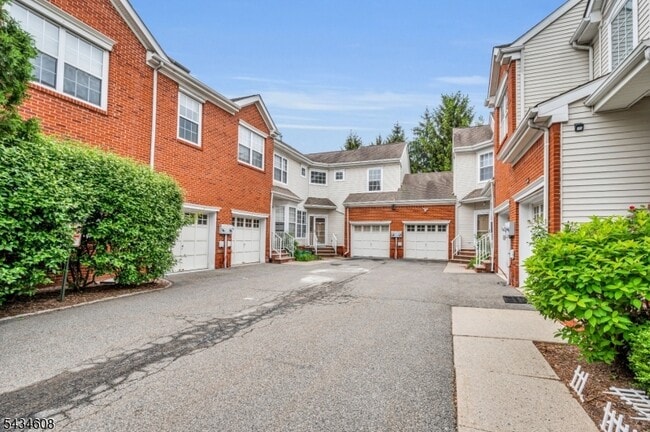 Photo - 63 Albert Ct