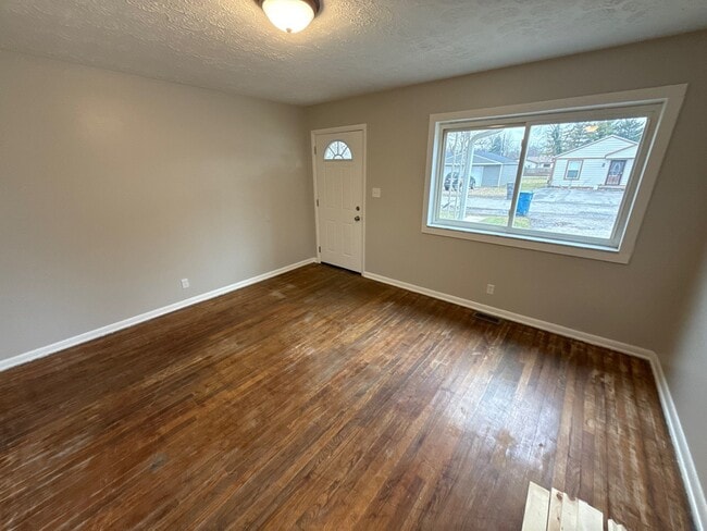 Photo - 5331 Oliver Ave