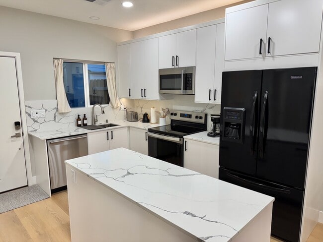 Photo - 711 N Hobson Ave