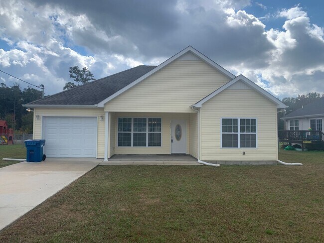 Bright and Open Floor Plan with Large Fenc... - Bright and Open Floor Plan with Large Fenc... House