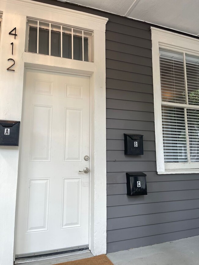 Photo - Newly Renovated Tri-Plex Near Forsyth Unidad B