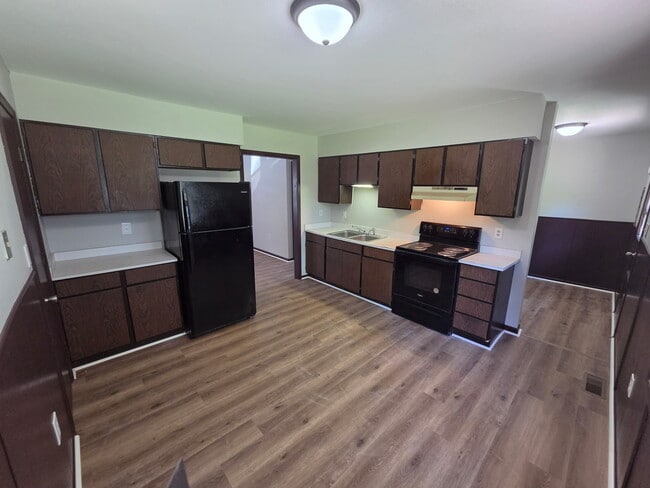 Building Photo - 1021 Ridgeway Dr