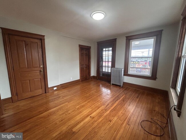 Photo - 1200 W King St