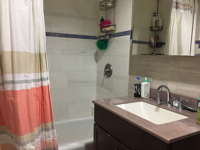 Photo - 44 N Main St Unidad 3C