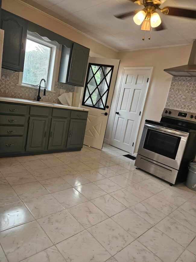 Building Photo - 26 3rd Ave Rental