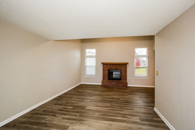 Photo - 279 Brookview Dr