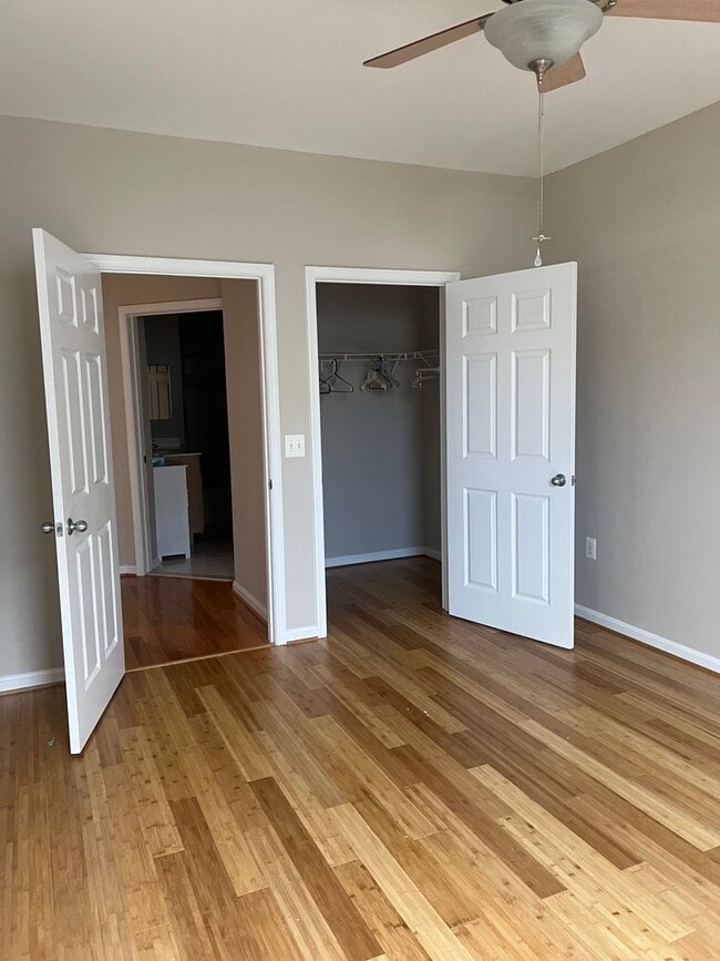 Photo - Crystal City 1 bedroom 1 bath condo