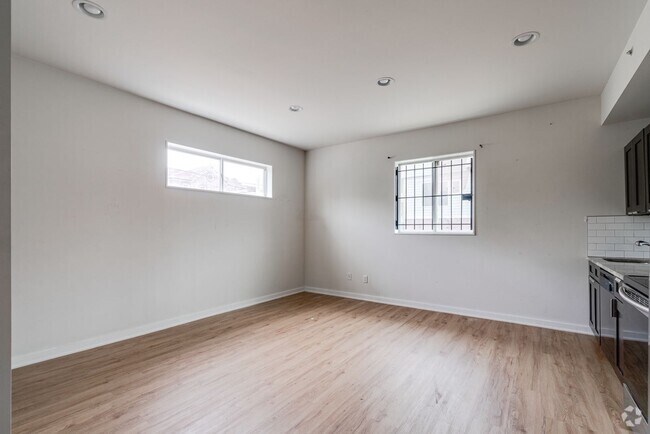 Building Photo - Newly Renovated Temple Apartments Unit 3
