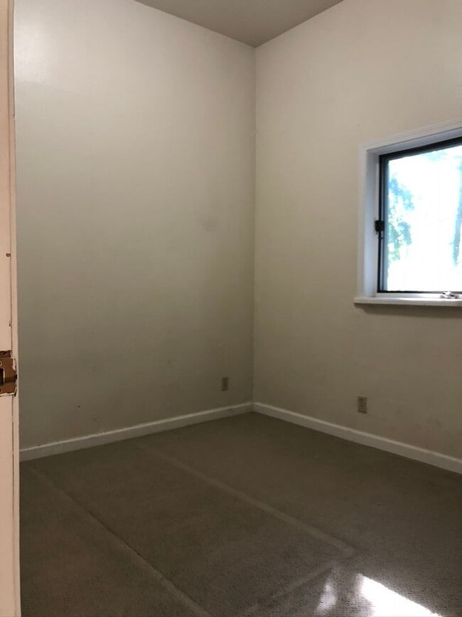 Photo - Newly remodeled - 1 bed - 1 bath off Rosie Creek