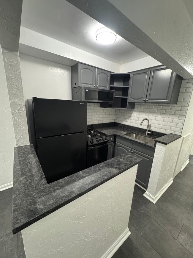 Building Photo - 94 S 12th St Unit 1