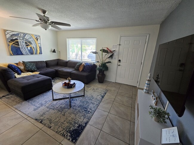 Photo - 1430 Parkview Ln