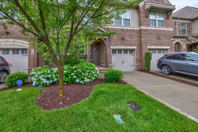 Photo - Beautiful 3BR/2.5BA townhome in great Hendersonville location!