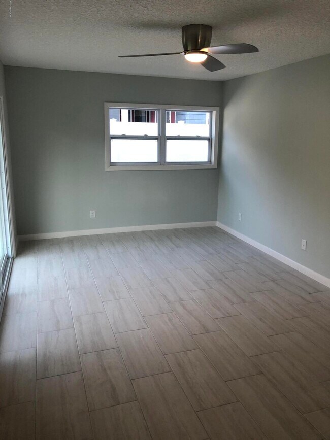 Photo - 240 Hopkins St