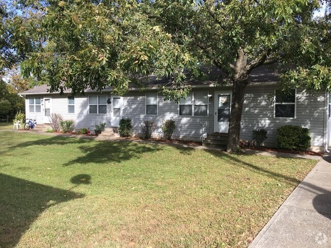 Building Photo - 812 E Jackson St Unit 812 E Jackson Apt. C