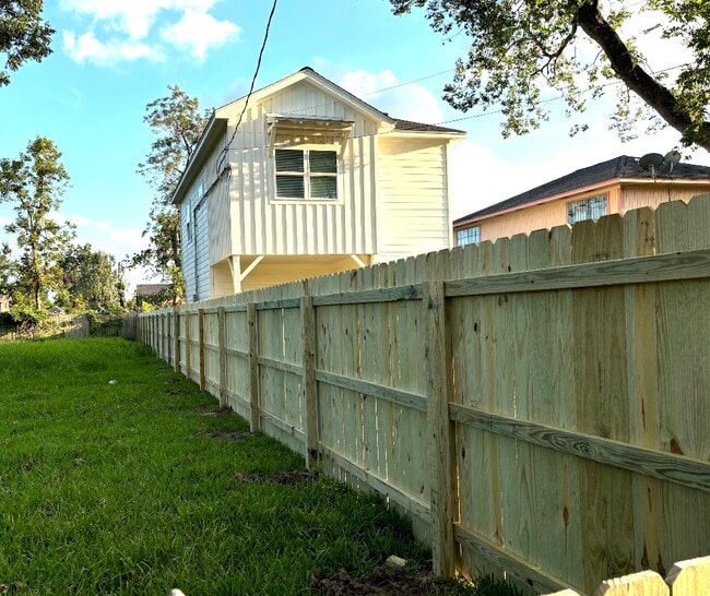 Photo - 210 Garrotsville St