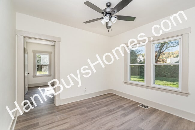 Photo - 115 Kansas St