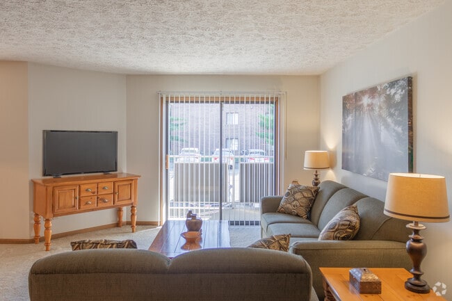1BR, 1BA - 975 SF