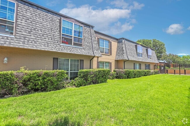 Building Photo - Courtyard on Calmont Rental