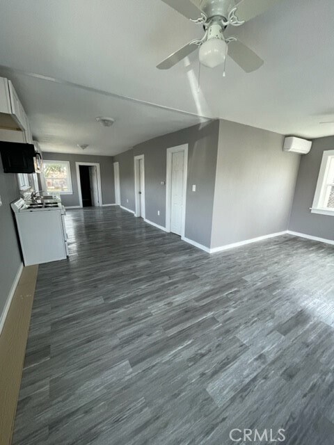 Photo - 1571 W Union St