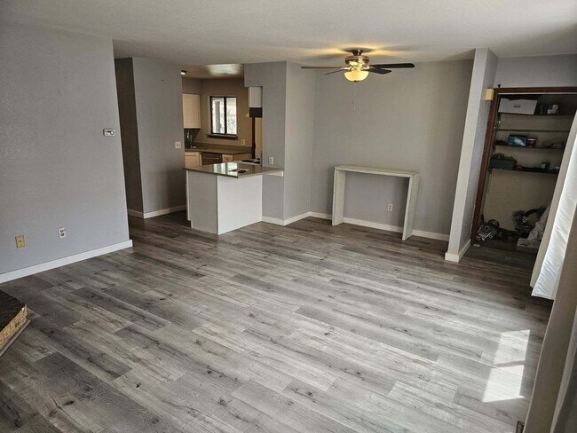 Photo - 4016 Perry St