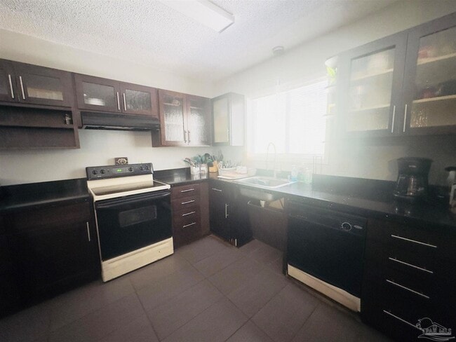 Photo - 581 Calhoun Ave